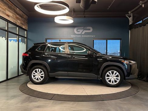 Used 2023 Toyota Corolla Cross L AWD/4WD image 2