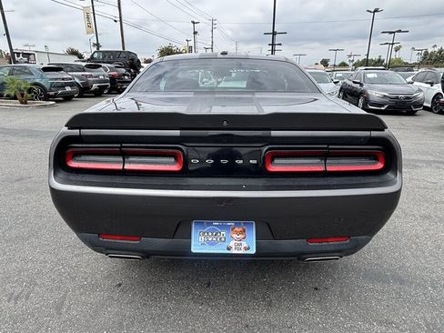 Used 2019 Dodge Challenger SXT RWD image 4