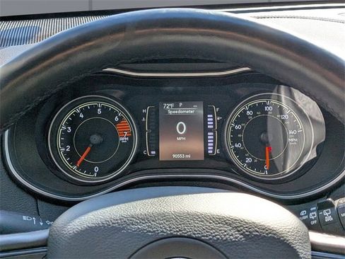 Used 2021 Jeep Cherokee Latitude Plus image 28