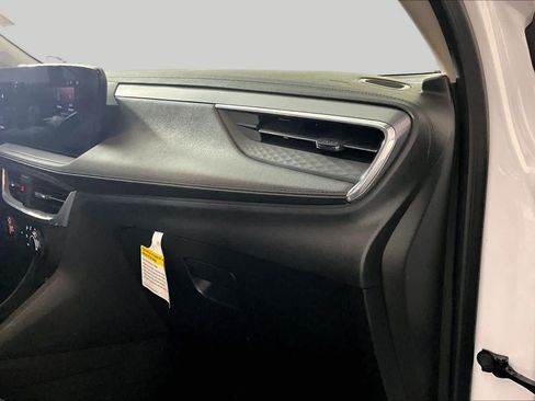 Used 2024 Buick Encore GX Preferred FWD image 17