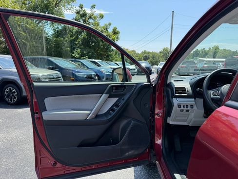 Used 2017 Subaru Forester 2.5i Premium AWD/4WD image 10