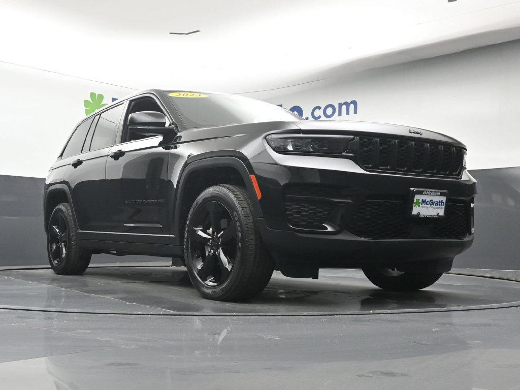 Used 2023 Jeep Grand Cherokee Altitude AWD/4WD image 26