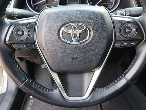 Used 2018 Toyota Camry SE w/ Moonroof Package FWD image 11
