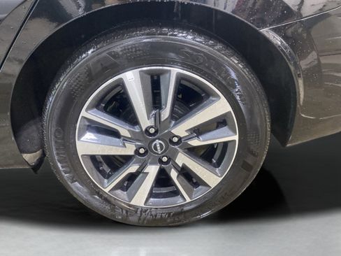 Used 2025 Nissan Versa SV FWD image 9