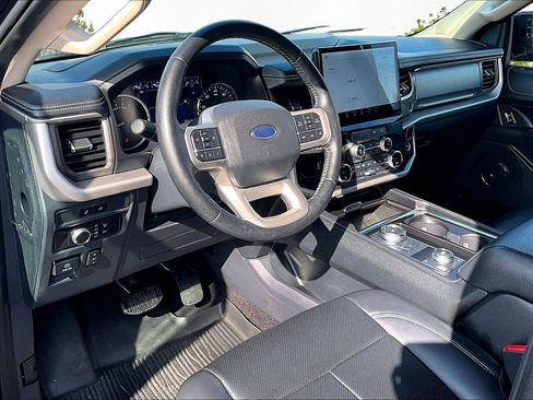 Used 2022 Ford Expedition Max XLT image 14