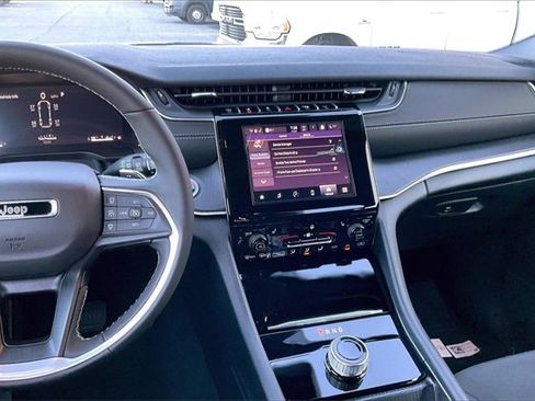 New 2025 Jeep Grand Cherokee L Laredo w/ Luxury Tech Group I image 5