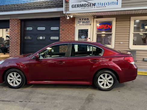 Used 2010 Subaru Legacy 2.5i Premium image 2