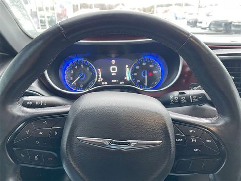 Used 2019 Chrysler Pacifica Touring-L image 11