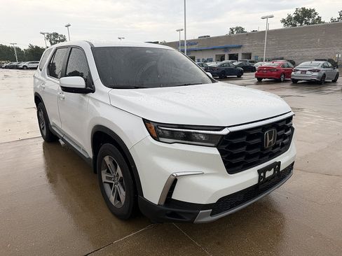 Used 2023 Honda Pilot EX-L image 2