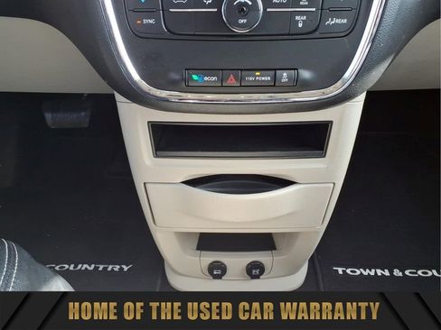 Used 2014 Chrysler Town & Country Touring FWD image 28