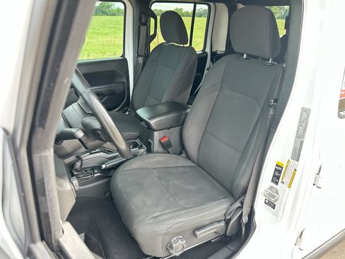 Used 2022 Jeep Gladiator Sport AWD/4WD image 11
