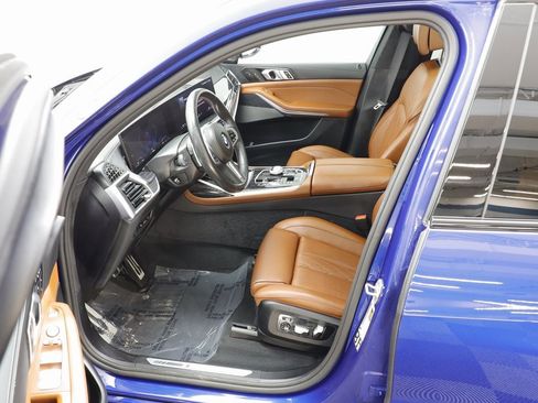 Certified 2025 BMW X7 M60i image 6