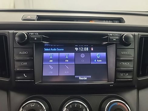 Used 2018 Toyota RAV4 LE AWD/4WD image 31