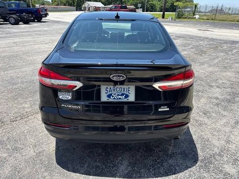 Used 2019 Ford Fusion SE w/ Equipment Group 151A FWD image 6