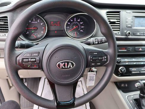 Used 2016 Kia Sedona L FWD image 27