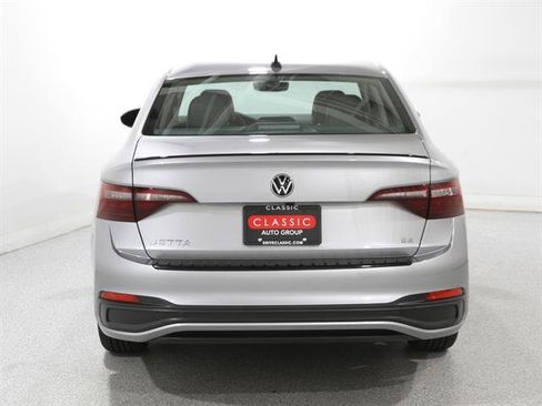 Certified 2023 Volkswagen Jetta SE image 18