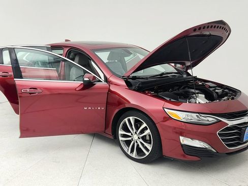 Used 2019 Chevrolet Malibu Premier w/ Sun and Wheel Package FWD image 9