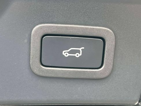 Used 2022 Land Rover Range Rover Velar R-Dynamic S AWD/4WD image 14