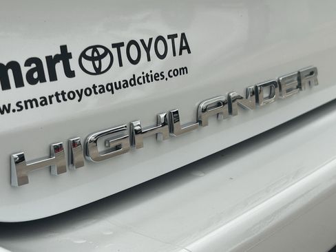 Used 2025 Toyota Highlander XLE image 8