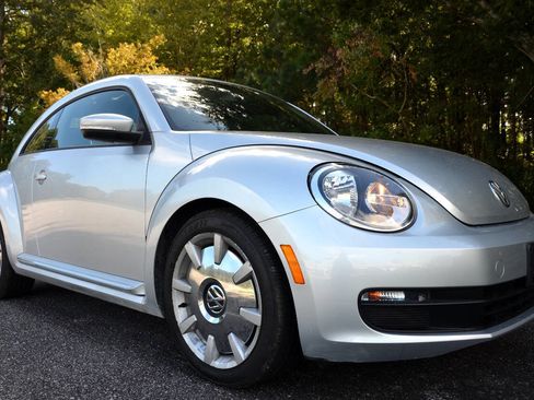 Used 2012 Volkswagen Beetle 2.5 image 3