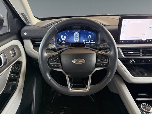 Used 2025 Ford Explorer Platinum w/ LUX Leather Package AWD/4WD image 17