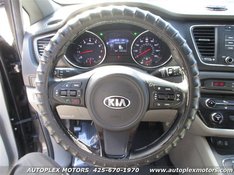 Used 2016 Kia Sedona LX w/ LX Essentials Premium Package FWD image 21