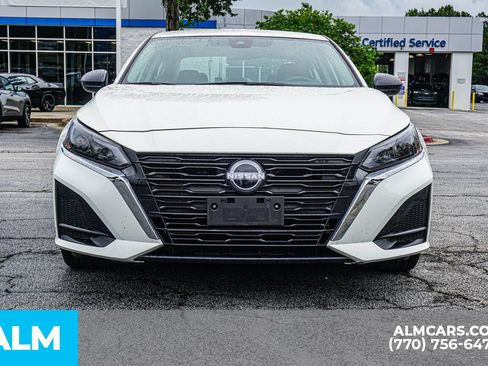 Used 2025 Nissan Altima 2.5 SV FWD image 11