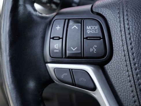 Used 2018 Toyota Highlander Limited Platinum image 25