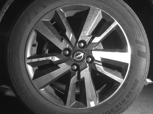 Used 2025 Nissan Versa SV image 12