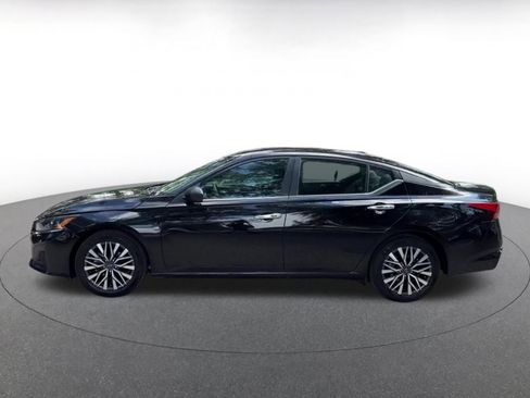 Used 2025 Nissan Altima 2.5 SV FWD image 14