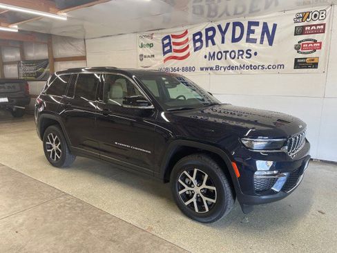 Used 2024 Jeep Grand Cherokee Limited w/ Trailer Tow Package image 3