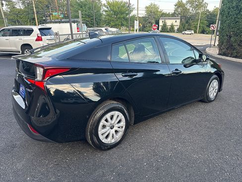 Used 2021 Toyota Prius LE w/ Carpet Mat Package (TMS) FWD image 4