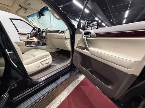 Used 2017 Lexus GX 460 Premium AWD/4WD image 32
