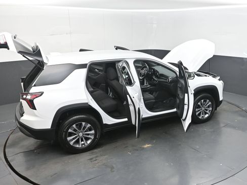 Used 2026 Chevrolet Equinox LT FWD image 45