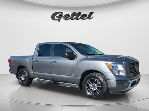 Used 2021 Nissan Titan SV w/ SV Convenience Package RWD image 3