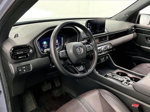 Used 2025 Honda Pilot Black Edition image 14
