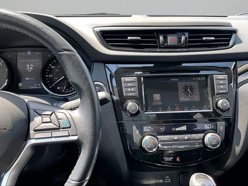 Used 2022 Nissan Rogue Sport SL AWD/4WD image 5