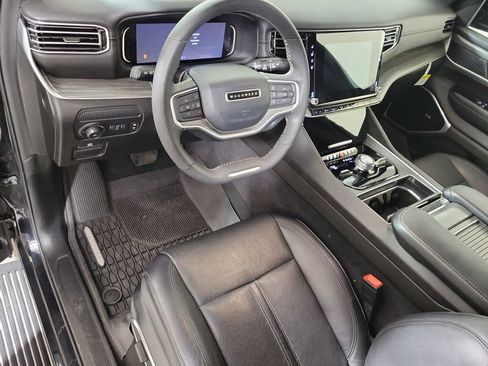 Used 2024 Jeep Wagoneer Series III w/ Premium Group I AWD/4WD image 11