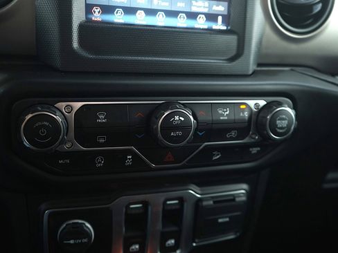 Used 2020 Jeep Wrangler Sport S image 18