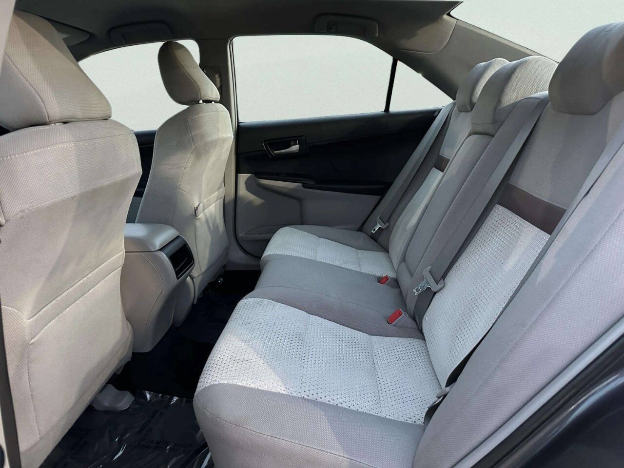 Used 2012 Toyota Camry LE FWD image 11