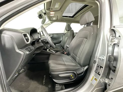 Used 2023 Hyundai Venue SEL w/ Cargo Package FWD image 4