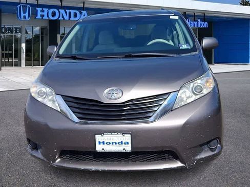 Used 2011 Toyota Sienna LE image 3