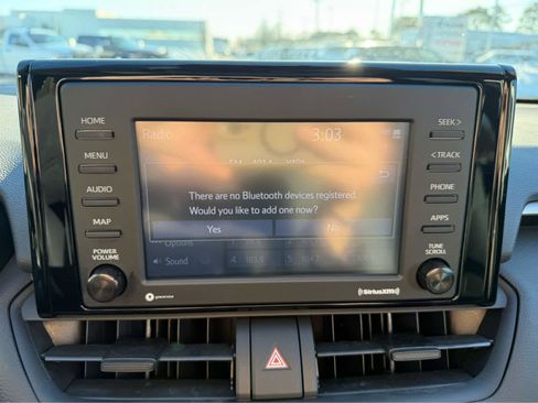 Used 2021 Toyota RAV4 XLE w/ Convenience Package image 19