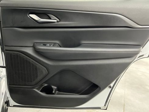 Used 2024 Jeep Grand Cherokee L Laredo image 21