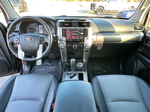 Used 2022 Toyota 4Runner SR5 Premium image 3