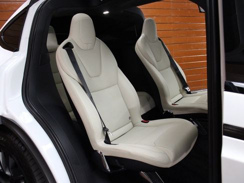 Used 2023 Tesla Model X image 12