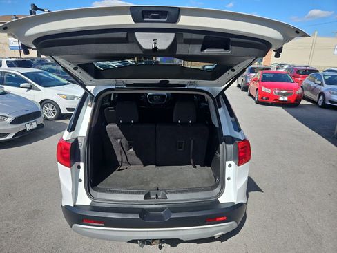 Used 2017 GMC Acadia SLE AWD/4WD image 18