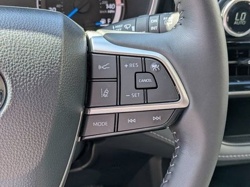 Used 2026 Toyota Highlander XLE AWD/4WD image 24
