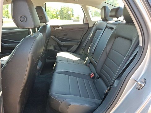 Used 2023 Volkswagen Jetta SE FWD image 8