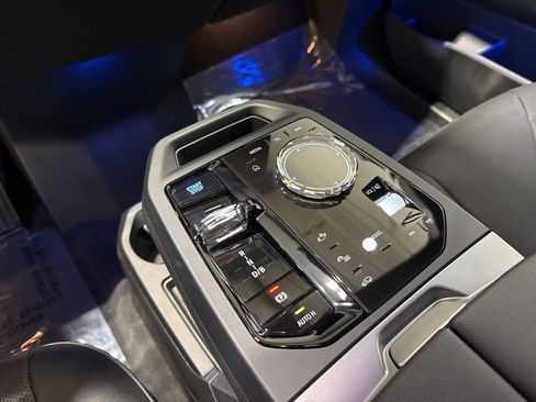 Used 2025 BMW iX M60 image 18